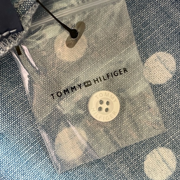 NWOT Tommy Hilfiger Blue Roll Tab Sleeve Popover with White Polka Dots - Picture 5 of 8